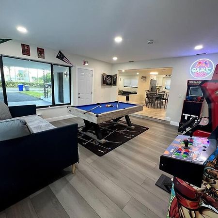 Modern Tropical Oasis With Arcade, Hottub & Minigolf Villa Hollywood Dış mekan fotoğraf