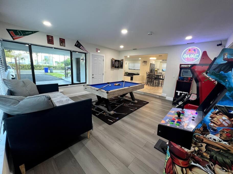 Modern Tropical Oasis With Arcade, Hottub & Minigolf Villa Hollywood Dış mekan fotoğraf