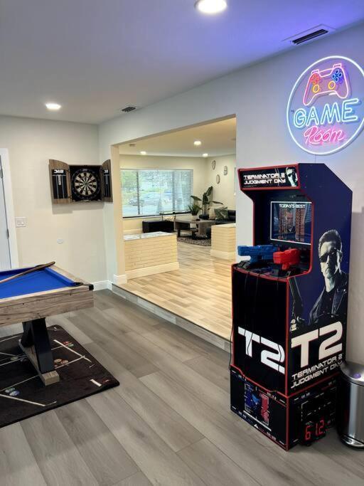 Modern Tropical Oasis With Arcade, Hottub & Minigolf Villa Hollywood Dış mekan fotoğraf