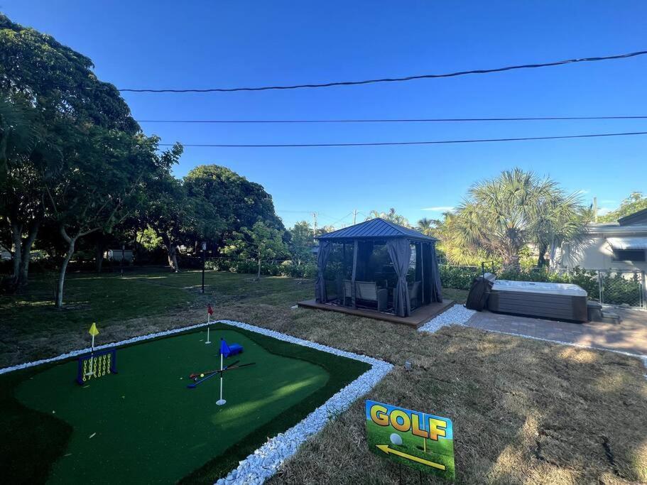 Modern Tropical Oasis With Arcade, Hottub & Minigolf Villa Hollywood Dış mekan fotoğraf
